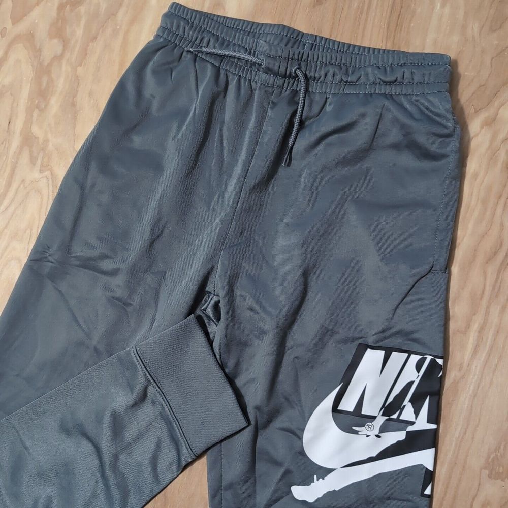 NEW Nike Jordan Jumpman Classic Logo Smoke Grey Sweatpants Boys Size M 24X25" - Picture 1 of 7